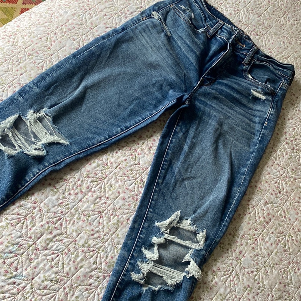 American eagle jeans semi new , size 6 for women